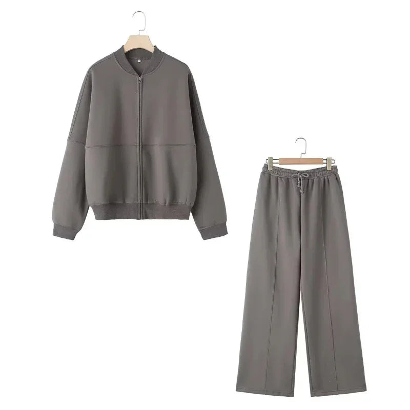 Casual Women's Sweatshirt & Pants Set with Zipper