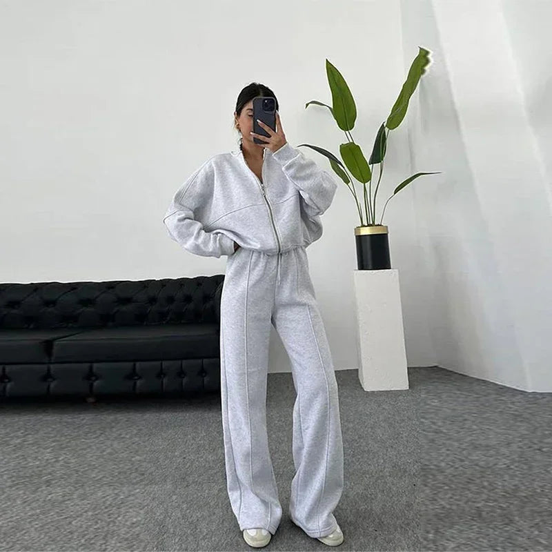 Casual Women's Sweatshirt & Pants Set with Zipper