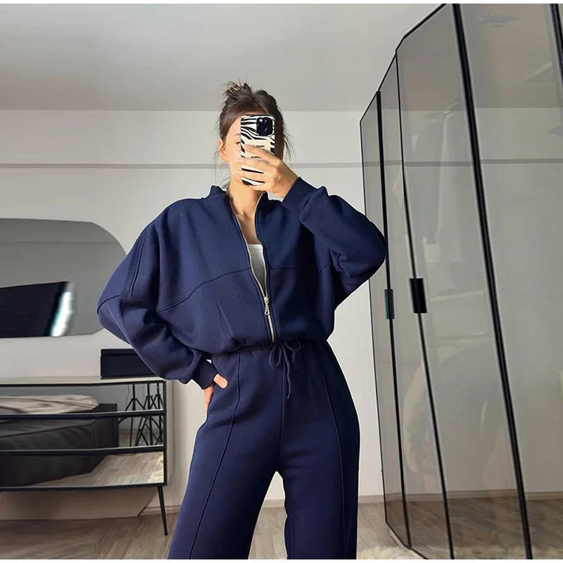 Casual Women's Sweatshirt & Pants Set with Zipper