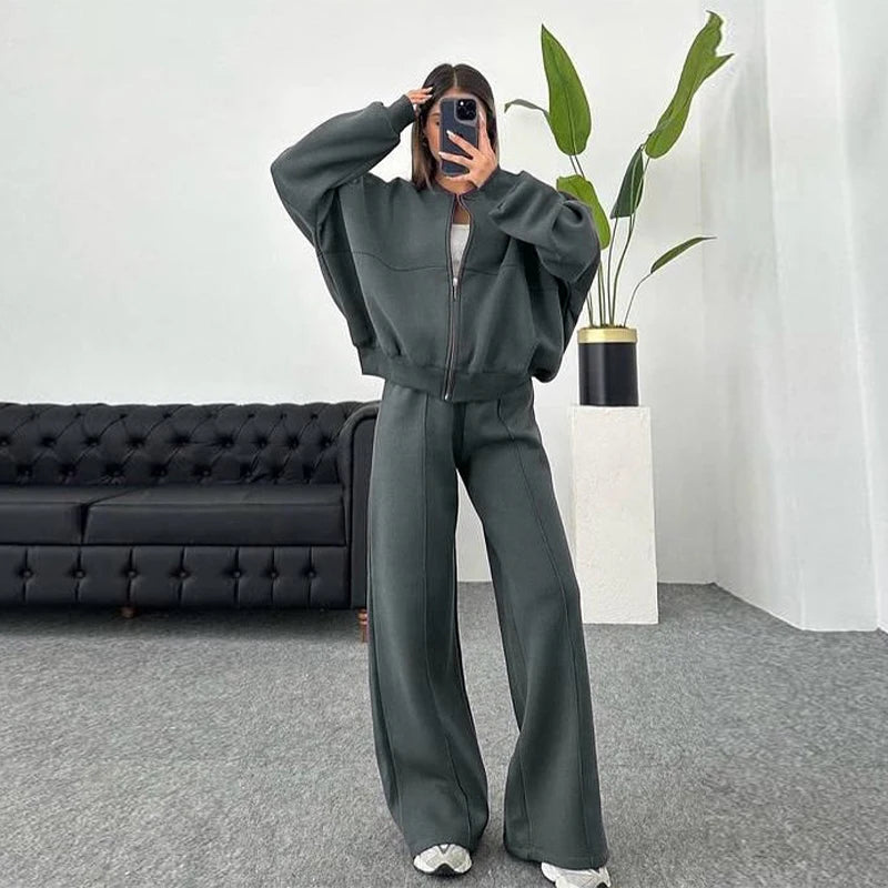 Casual Women's Sweatshirt & Pants Set with Zipper