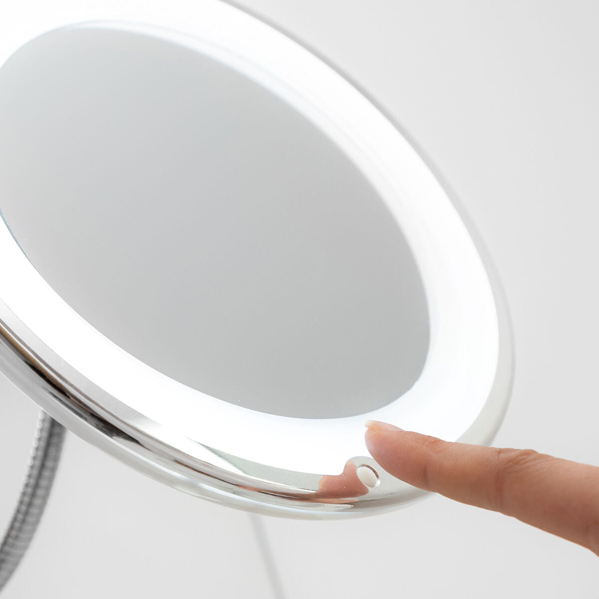 Innovagoods Led Vergrotende Spiegel Met Flexibele Arm En Zuignap Mizoom Innovagoods